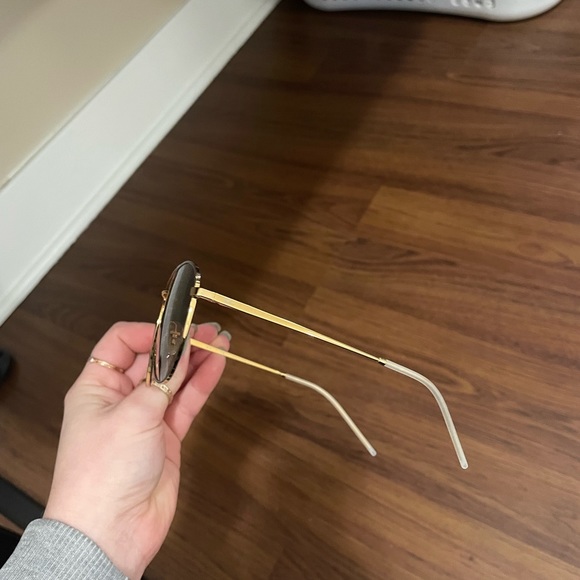 Raybans with gold frame and brown lens - Picture 3 of 3